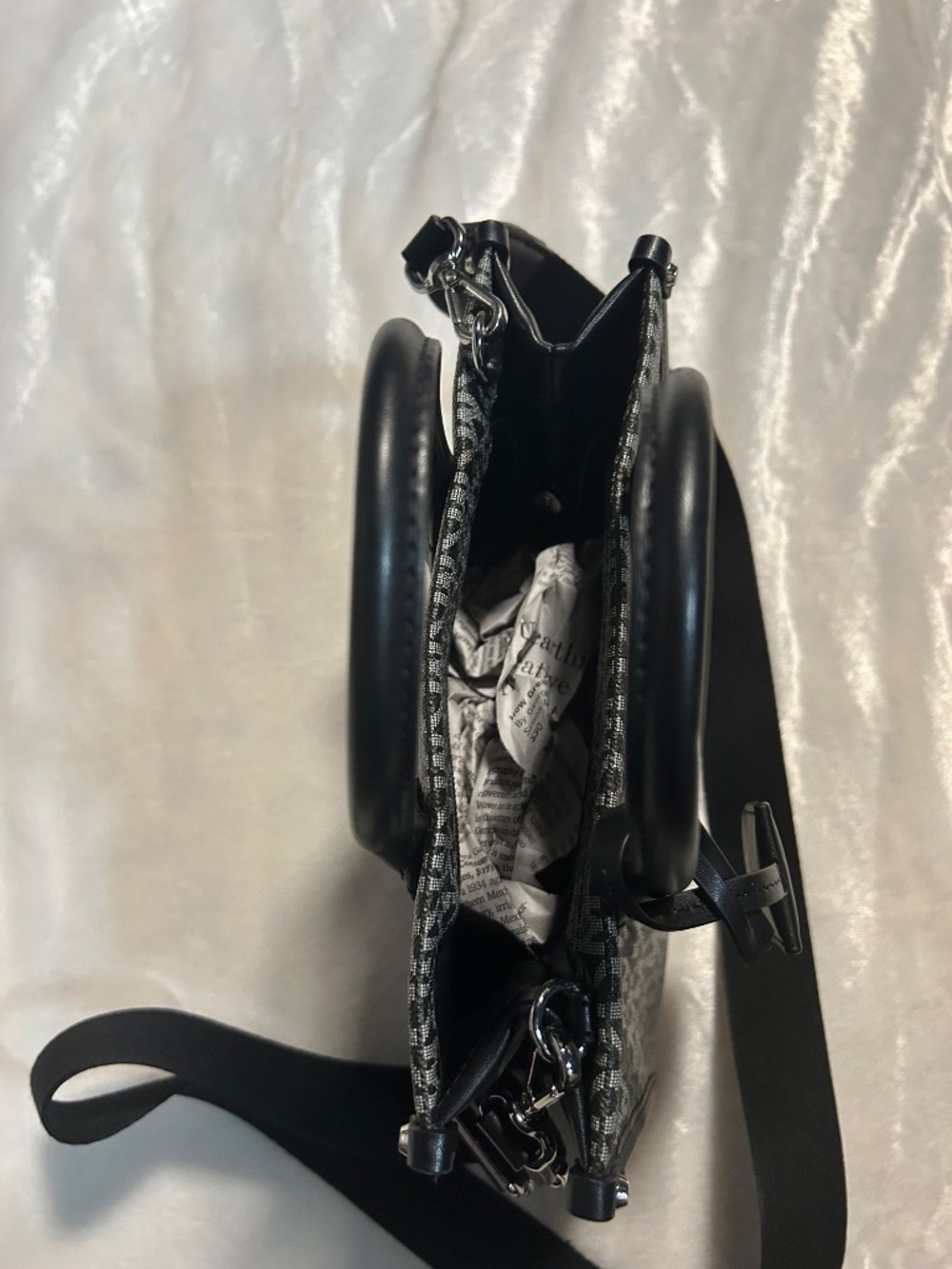 Michael Kors purse - Picture 4 of 6